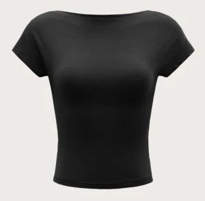 Tshirt med öppen rygg  - Säljer en sån här tshirt med öppen rygg från Gina Tricot 😇 storlek S 💓