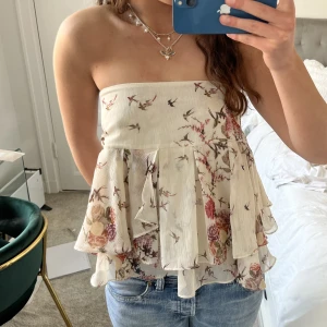 Bandeu topp!  - Så snygg bandeu topp som kommer vara snygg i sommar till ett par jeans shorts❤️