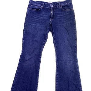 Jeans - Jätte snyggt low waist flare jeans från Gina, de är använt en gång. Hör av dig för mer info