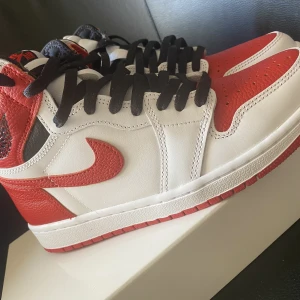 Jordan 1 Hertage - Jordan 1 Hertage  Storlek 41 Cond oanvänd  Pris 1400kr