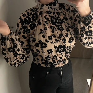 Topp  - Fin croppad topp som aldrig kom till användning🌸🌷