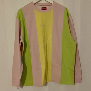 Supreme SS20 Global Standard L/S T-shirt  - Supreme SS20 Global Standard L/S Top  Pink   Storlek herr M  Ny aldrig använd 