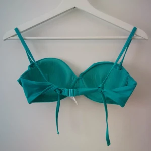 Bikiniöverdel - Turkos bikiniöverdel