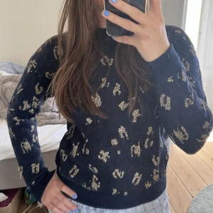 Stickad tröja - Superfin mönstrad tröja från & other stories!💞