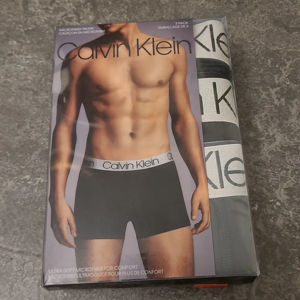 3 st av kalsonger från Calvin Klein med storlek S. Shorts.