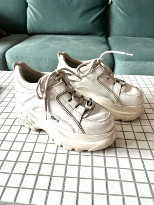 Buffalo London Size 39 - Använda men fina buffalos! Supersköna