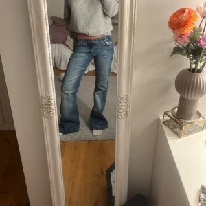 Blåa lågmidjade jeans  - Asssss snygga lågmidjade jeans!!!🙌🏼🙌🏼