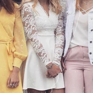 Studentklänning  - Så fin vit kläning som e perfekt till skolavslutning eller student. 