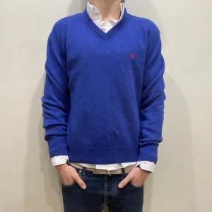 Tröja Morris  - Hej! Säljer nu min tröja från Morris  storlek L i fint skick. Modellen på bilden är 180cm lång och väger 80kg. Tveka inte på att höra av dig om du har några frågor eller funderingar kring varan!