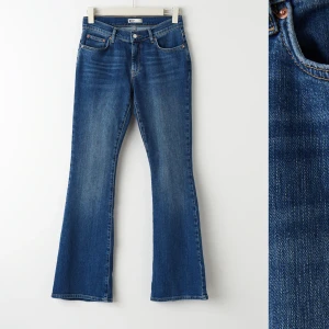 bootcut jeans - superfina bootcut lågmidjade jeans från ginatricot!! storlek 36. endast använda fåtal gånger💘nypris: 500