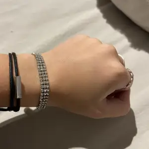 Ett fint armband från guldfynd säljer för 150 ny pris 350💗nästan aldrig använd 