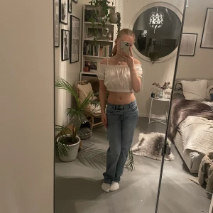 Of shoulder topp - Vit of shoulder topp från h&m divided i storlek M🤍Skriv gärna vid frågor och fler bilder✨