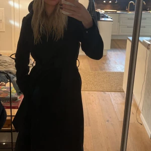 Svart kappa  - Enkel svart kappa från hm Fint skick