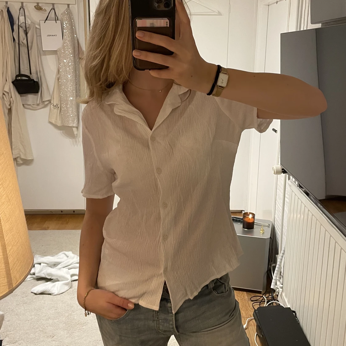 Plisserad vit kortärmad skjorta