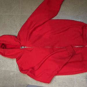 gildan tröja  - helt ny från gildan, aldrig använd