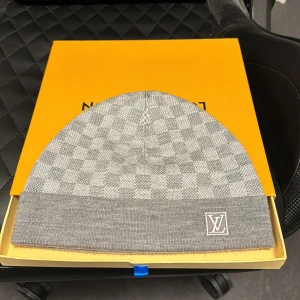 Louis Vuitton mössa  - Helt ny
