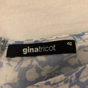 Strl 40  Från Gina tricot.  Använd en gång utan prislapp