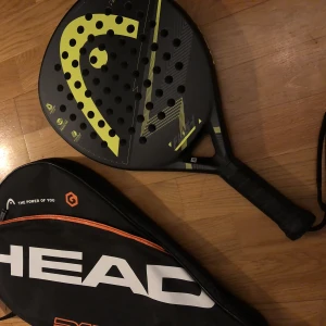 Paddelrack med väska - Paddelrack från Head, använt två gånger. Säljs i sin väska. Nypris: 1095 kr