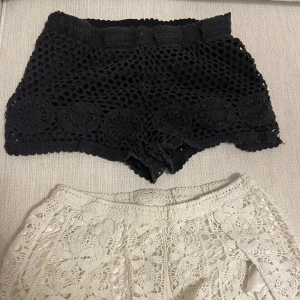 mjukisshorts - säljer två par jättesköna mjukis shorts man kan ha på sommaren till ett linne, vet inte exakta strl men skulle tro xs/s. båda för 50