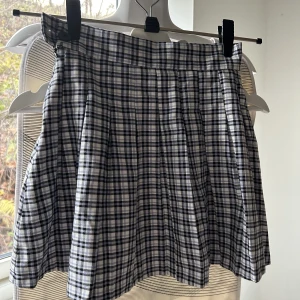 Rutig kjol - Supersöt kjol med rutigt mönster i lila!💜