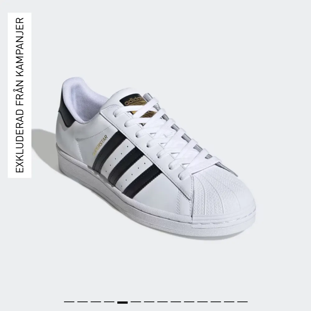 Klassiska OG Superstar sneakers från Adidas.   Använda endast 1 gång. Storlek 44. Skor.