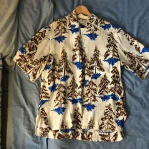 Acne Studios Pine shirt  - Jätte fin acne skjorta.  Pris kan diskuteras skriv om du har frågor