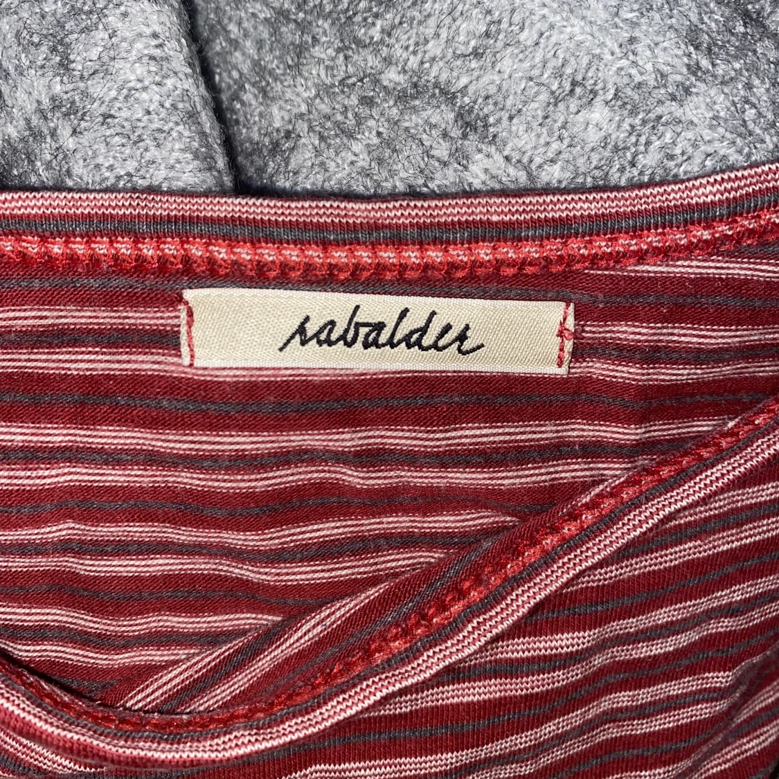 Röd/rosa randig tröja - 91