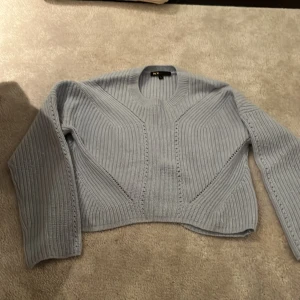 Gullig Tkocktröja ☺️ - Använd 3 gånger bra skick inga hål 