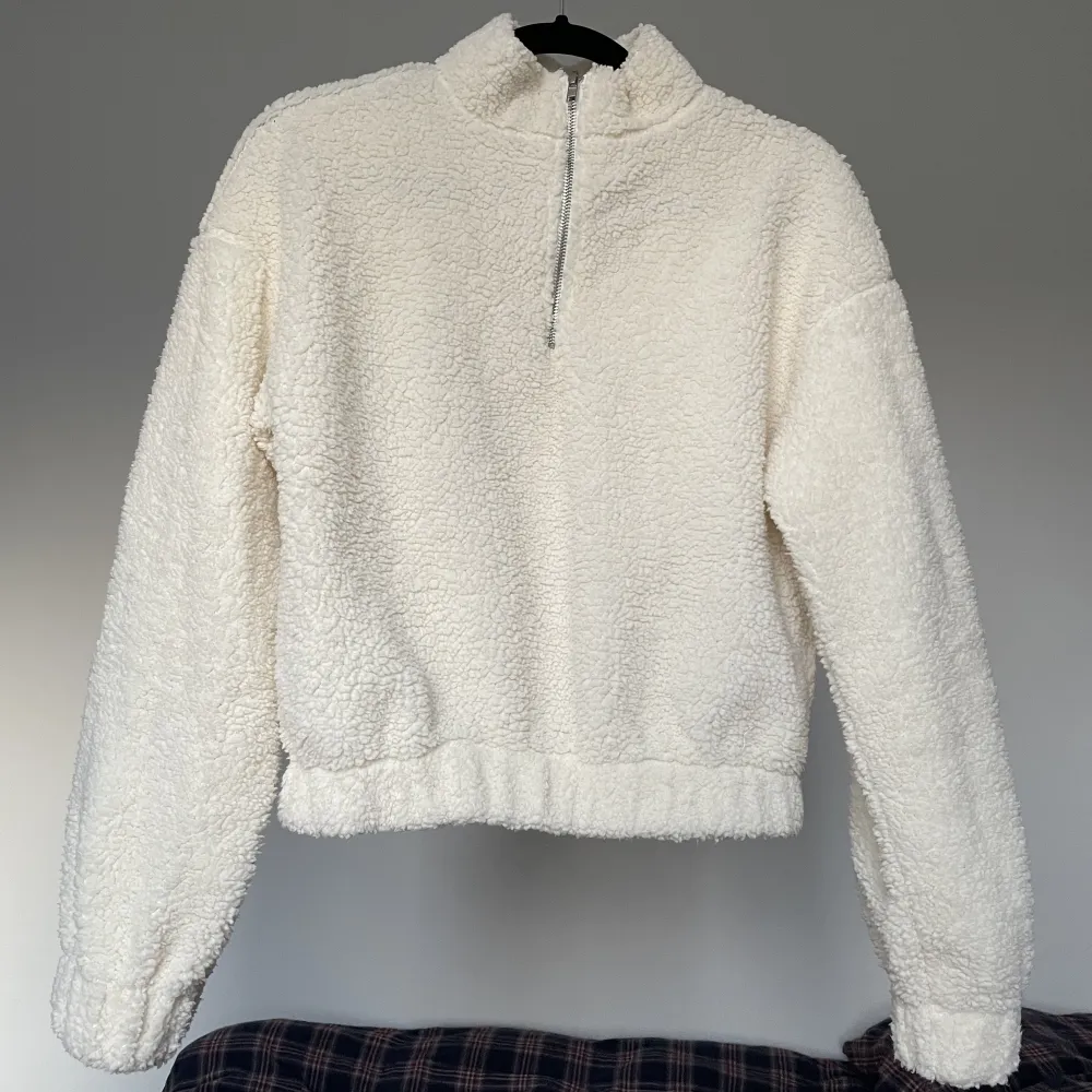 Jättemysig fluffig tröja från Ginatricot 🐑🤍 kommer inte till användning . Tröjor & Koftor.
