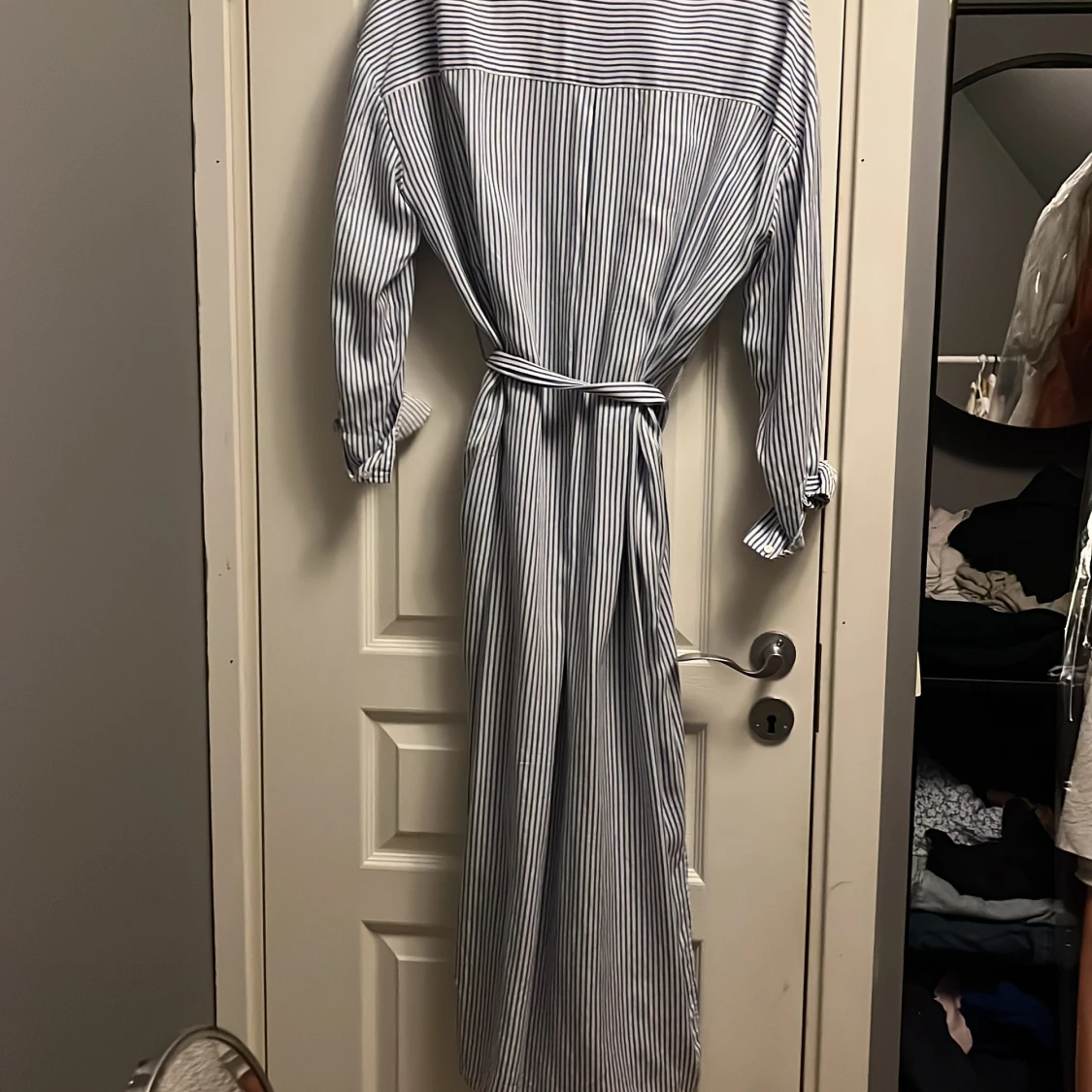 Blå vit randig klänning - 90