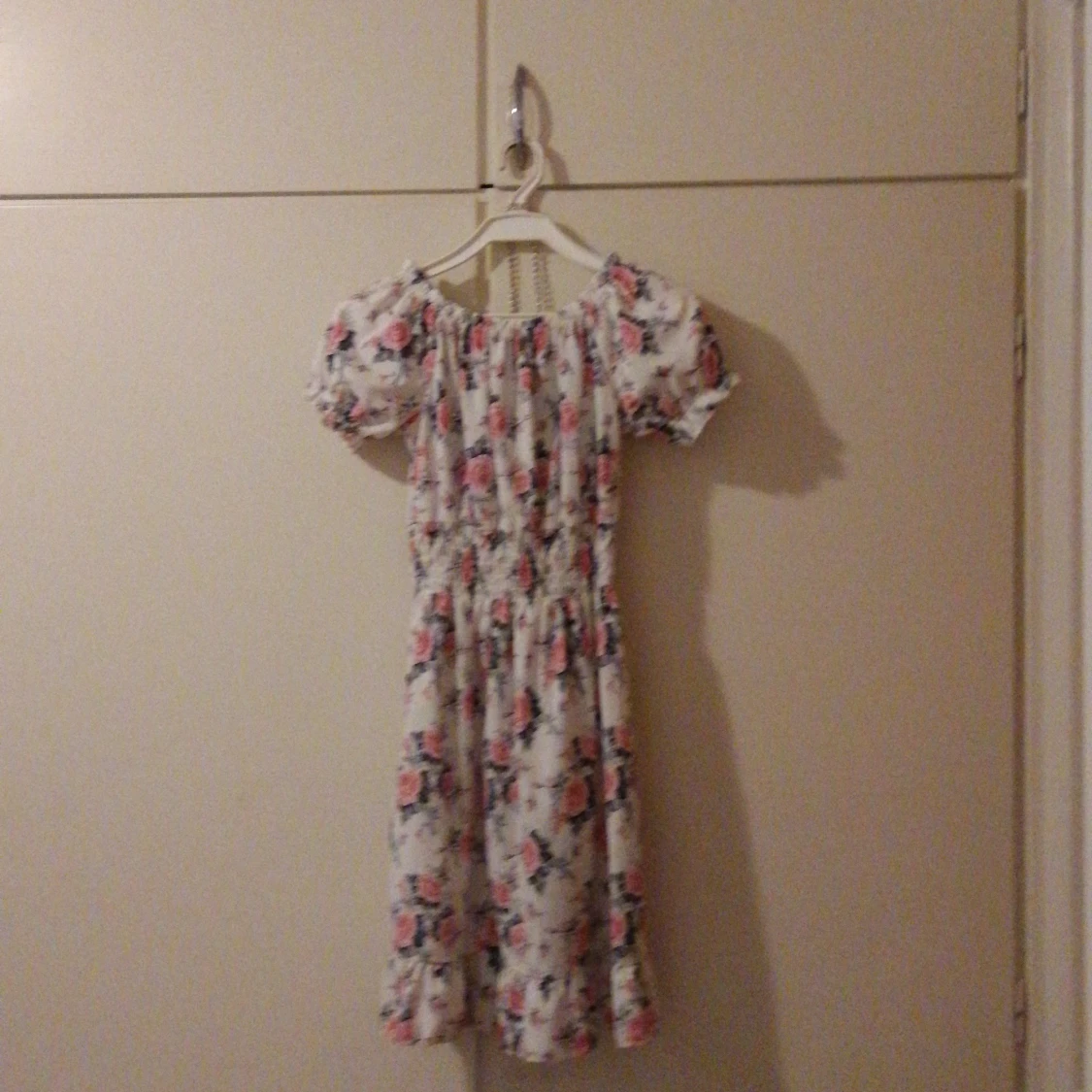 Finklänning med matchande handväska  - 90