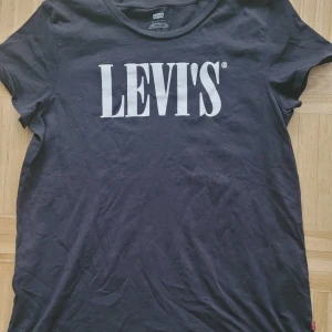 Levis tshirt - Oanvänd tshirt
