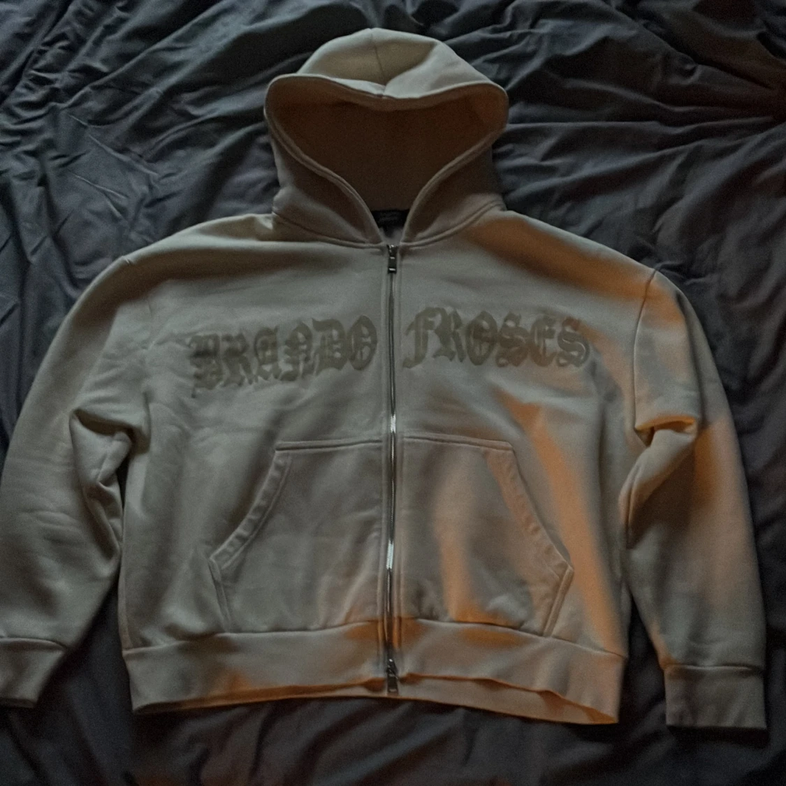 Zip hoodie med tryck 