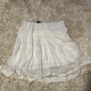 Super söt vit tjol😻 - En vit tjol använd två gånger<33 