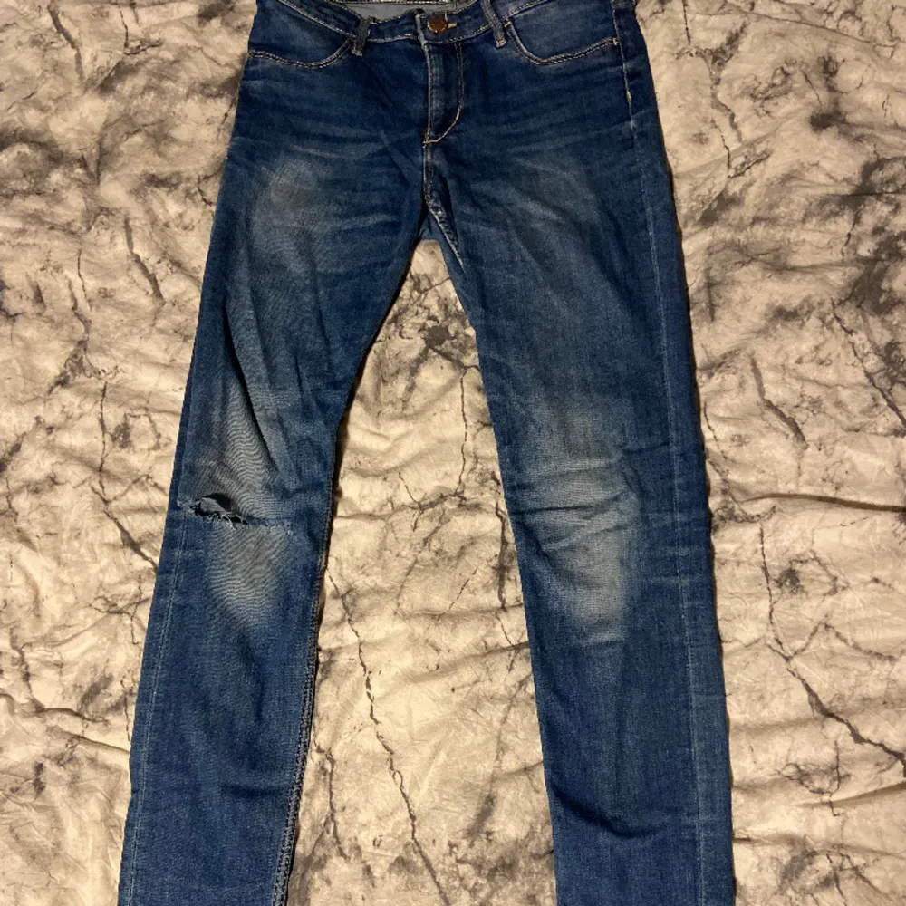 Fina blåa jeans i storlek 170. Bra skick. Jeans & Byxor.