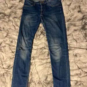Fina blåa jeans i storlek 170. Bra skick