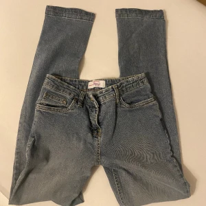 Lowwaisted flare jeans  - Kommer int t användning 