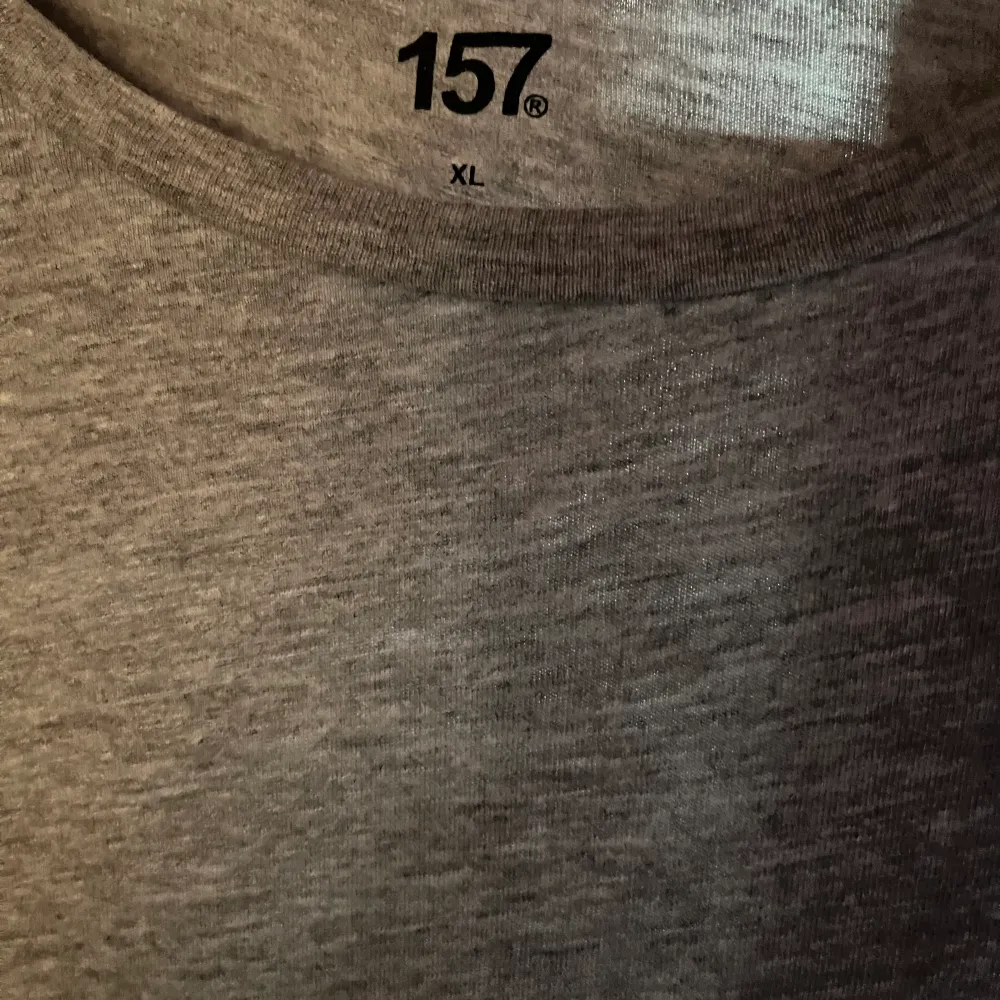 Basic grå tröja av Viskos från Lager 157. Sparsamt använd och i gott skick. . T-shirts.