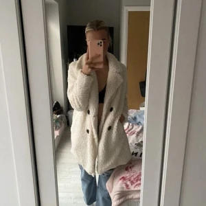 Fluffig kappa - Oversize look, ganska tunt material. (Lånad bild)