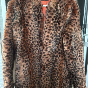 Pälsjacka - Lite längre modell, i superfint skick! Stl S men passar XS också.