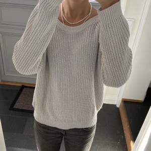 Grå stickad tröja från Lindex i storlek S - Stickad grå tröja i fint skick. Storlek S. Använd gärna köp nu!