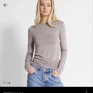 Långärmad topp - Superskönt tröja från lager 157 i såå mjukt material, som ny!🌸