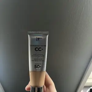 Jättefin cc cream från IT cosmetics som tyvärr inte kommer till användning. Nypris 505kr💕