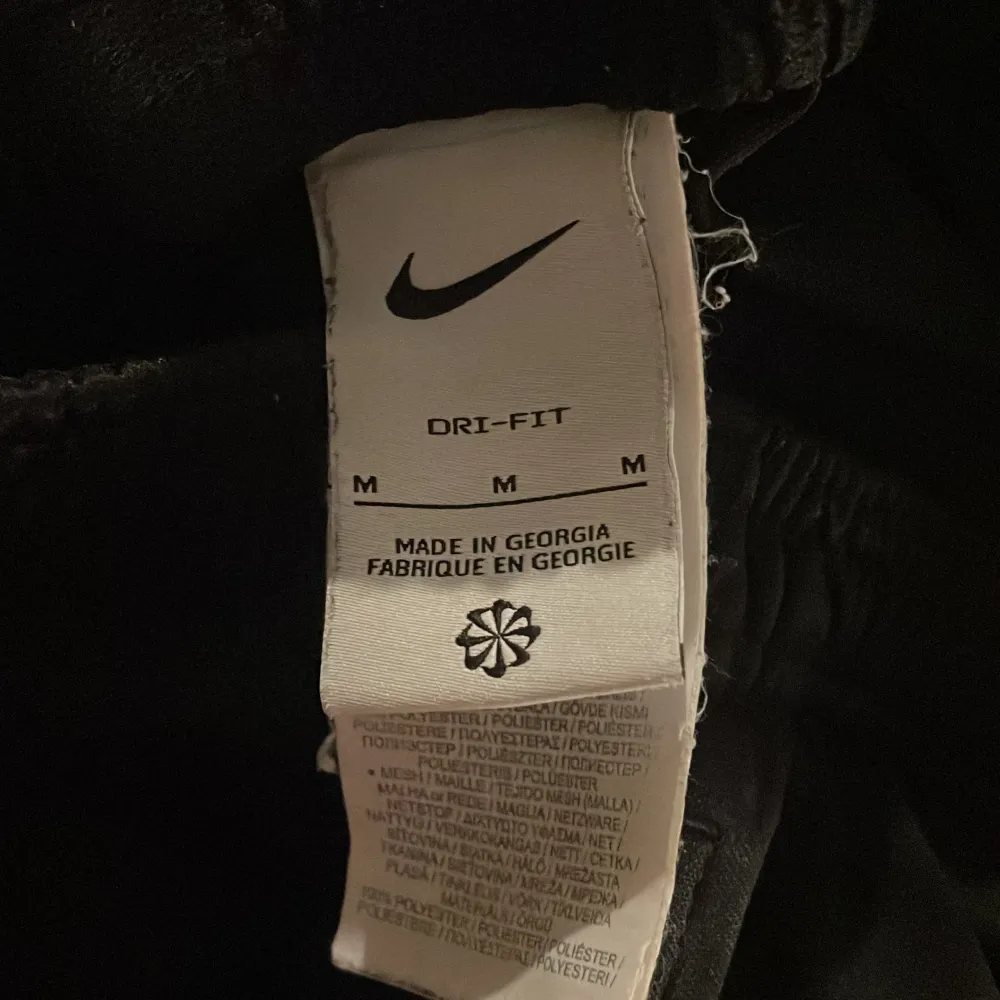 Nike byxor det är för små För mig det är använda men inget fel. Jeans & Byxor.