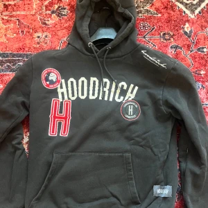 Hoodrich hoodie  - Den är använd men inga typ av skador på tröjan priser kan diskuteras 