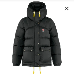Fjällräven jacka  - Har denna fjällräven jacka i storlek M. Men den är tyvärr lite stor för min smak, hade velat ha i S. Byter därför gärna med någon som har S💗 BYTER ENDAST! ENDAST I STOCKHOLM 