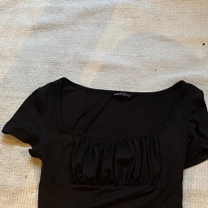 Svart topp 🌹50kr - En svart basiv topp inga defekter 