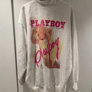 Supersnygg och skön Playboy hoodie i storlek L