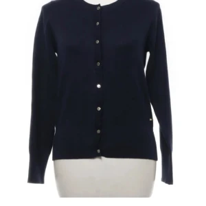 kofta  - superfin kofta från lindex använd 2 gånger! ganska tjock 💞