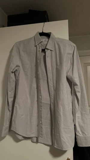 Basic Skjorta - Ljus grå i perfekt skick